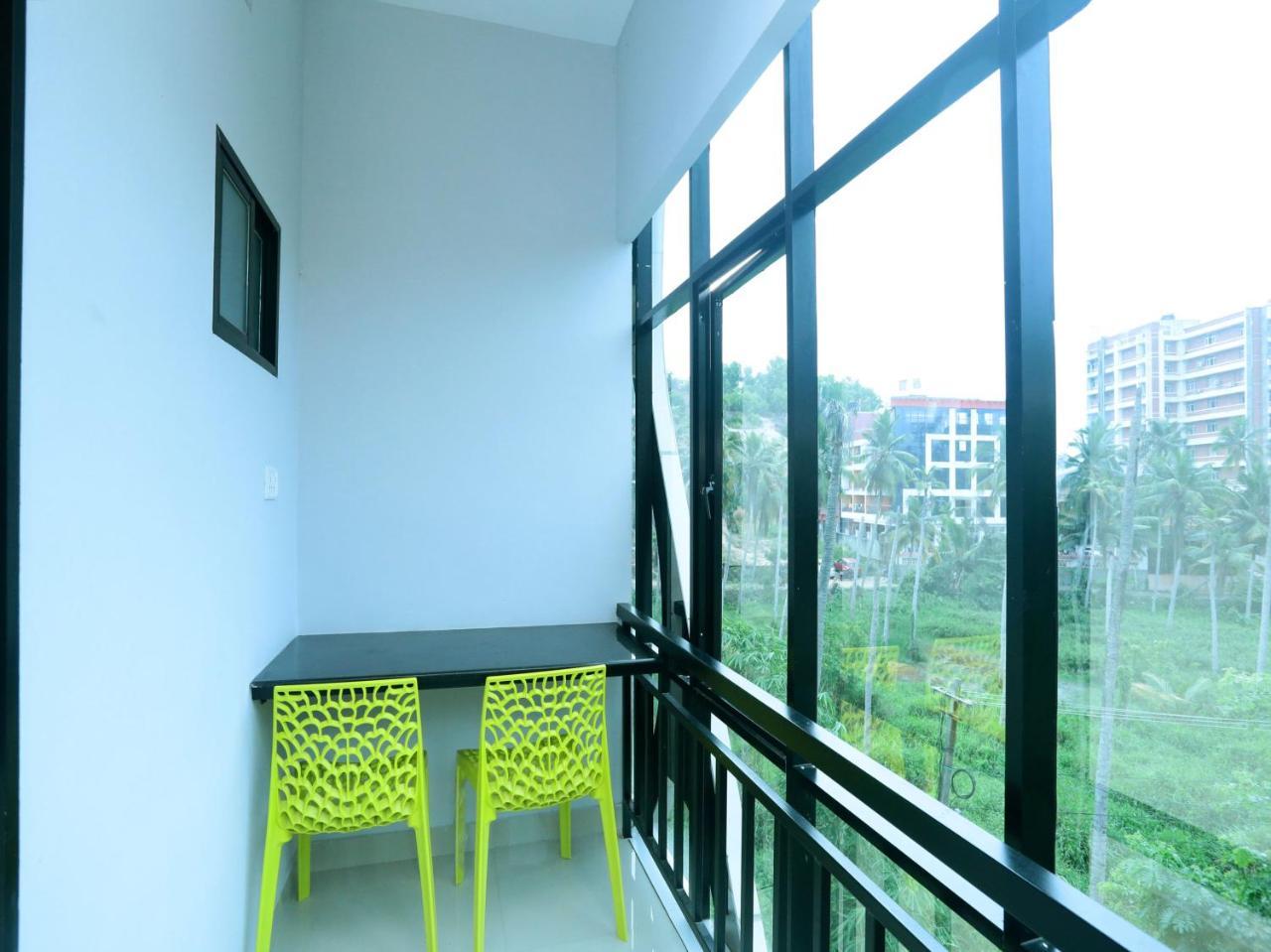 Hotel Oyo 9557 Near Kims Hospital Thiruvananthapuram Esterno foto