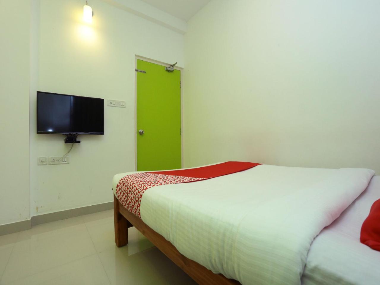 Hotel Oyo 9557 Near Kims Hospital Thiruvananthapuram Esterno foto