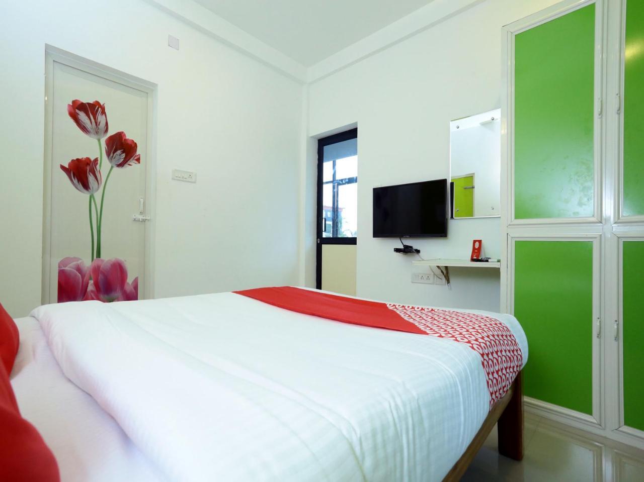 Hotel Oyo 9557 Near Kims Hospital Thiruvananthapuram Esterno foto