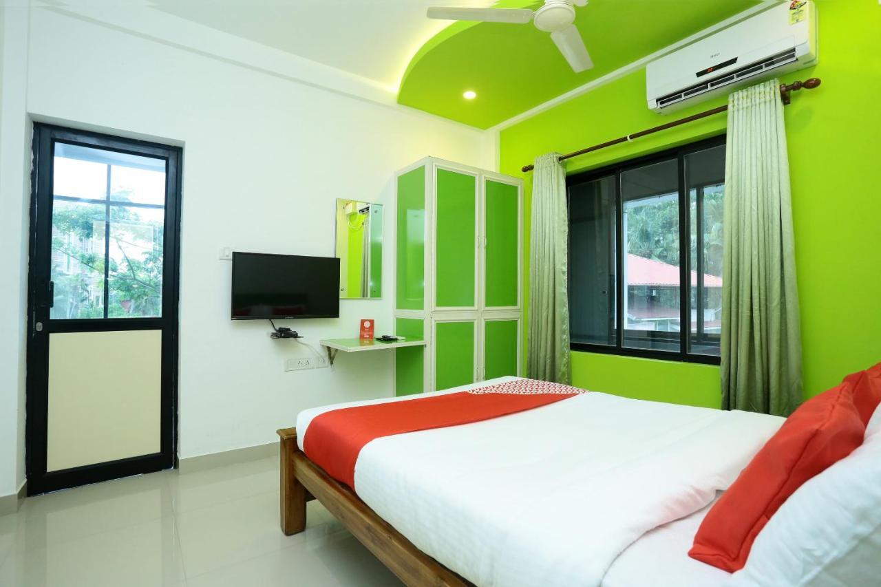 Hotel Oyo 9557 Near Kims Hospital Thiruvananthapuram Esterno foto